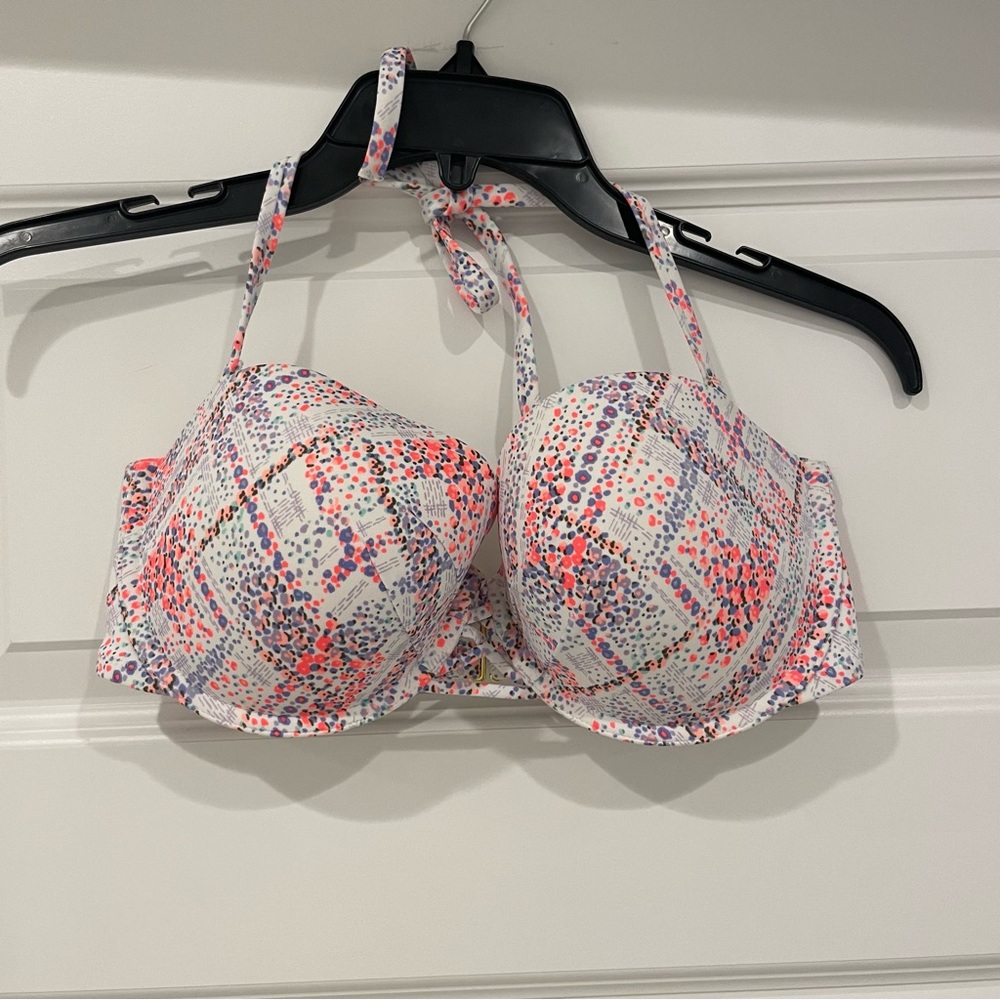 Victoria’s Secret Swim Suit Bikini Top with Removable Straps in Floral Print